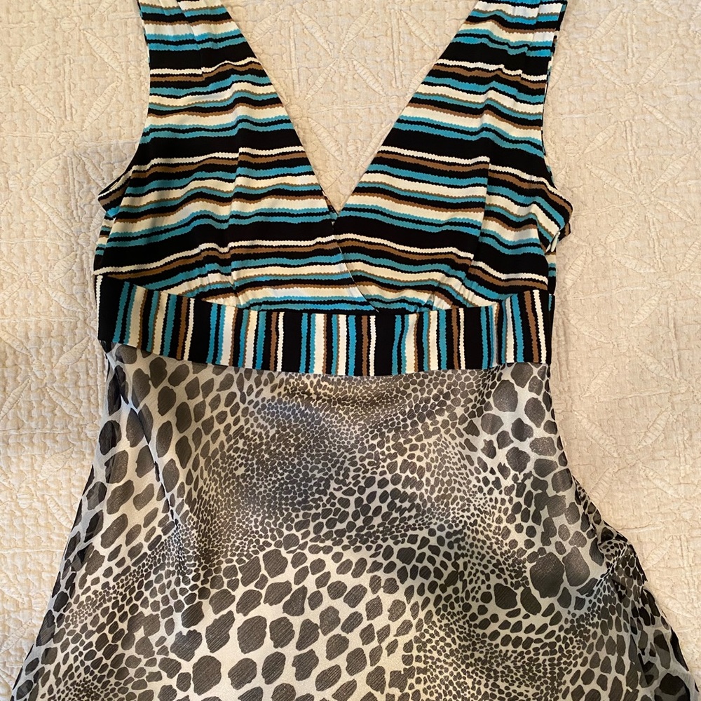 Black tan and turquoise v-neck front and back top.